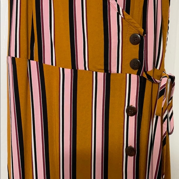 DISCOUNTED SHIPPING!! Summer Dress - Picture 5 of 5